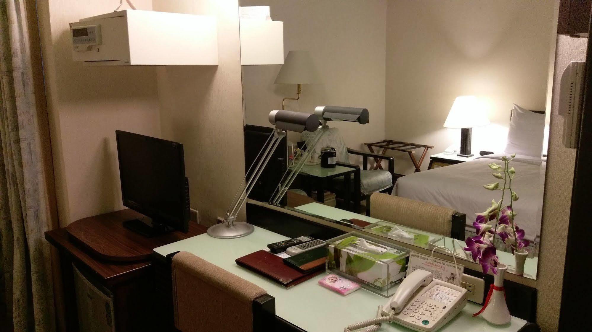 The Premier Hotel Tainan Esterno foto